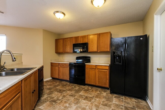 Photo - 15226 Clear St