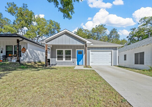 Building Photo - 517 E Heron St