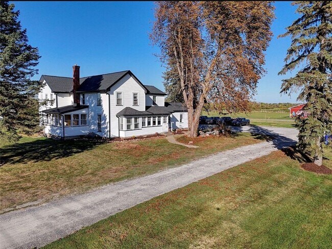 Photo - 958 Manitou Rd