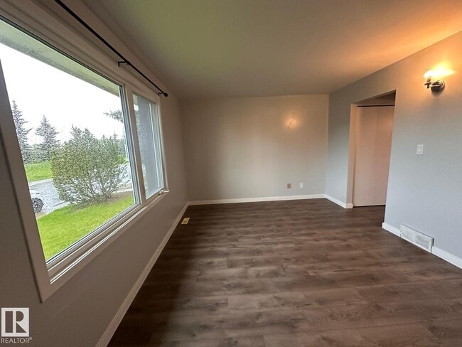 Photo - 2613-105A 105a St NW