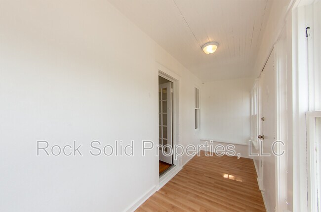Photo - 506 E 7th St