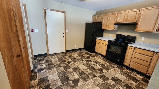 Photo - 2 Bedroom, 1 1/2 Bathrooms With Attached Garage! Available May 1st! Unidad 5
