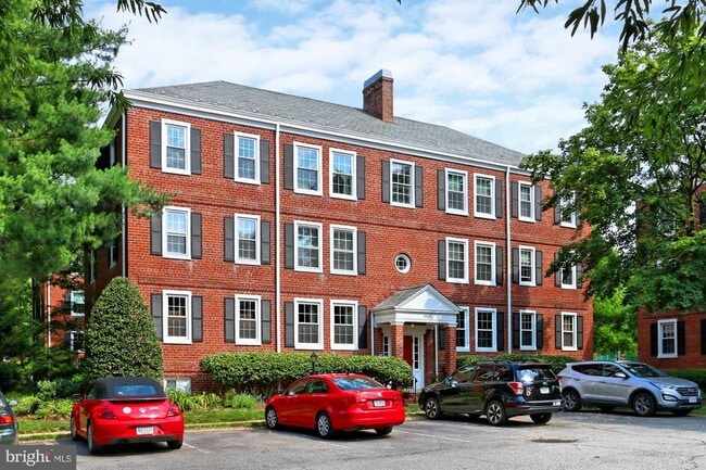 Building Photo - 3043 S Columbus St Unit C1