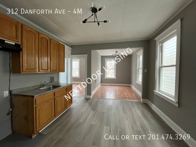 Photo - 312 Danforth Ave Unit 4M