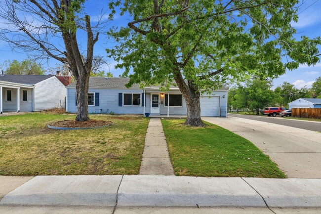 Building Photo - $3,045.95, 3 bed, 2 bath house in Denver with Fenced in Yard and In Unit Laundry!