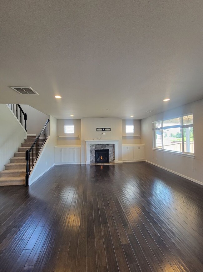 Photo - Elegant 4 Bedroom Home In Auburn