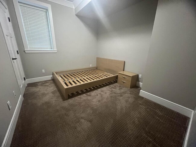 Basement-163xx 25TH AVENUE