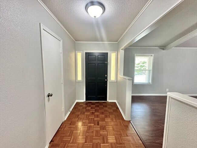 Photo - Beautiful 4 Bedroom 2 Bathroom home in Tyler!