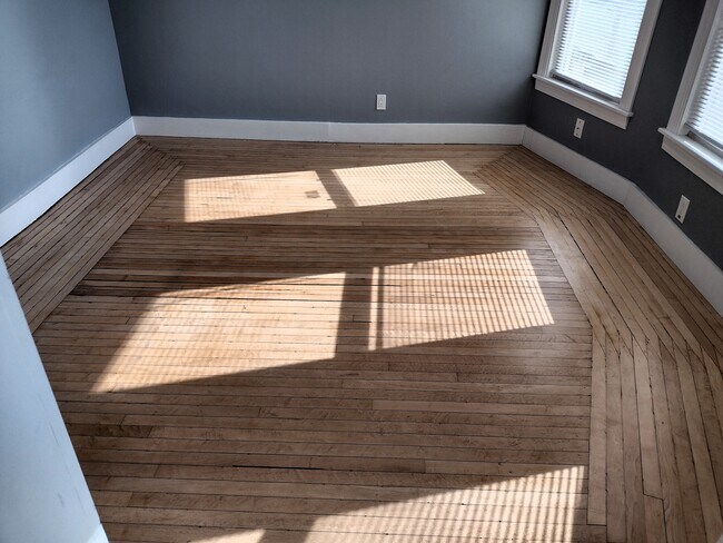 Living Room - 16 Clinton Ave Unit 2