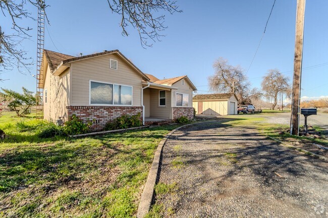 Building Photo - COUNTRY LIVING 3bd 1 Bath Home in Biggs