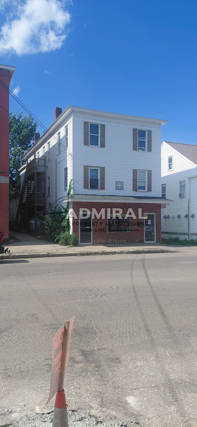 Building Photo - 474 Main St Unit 3