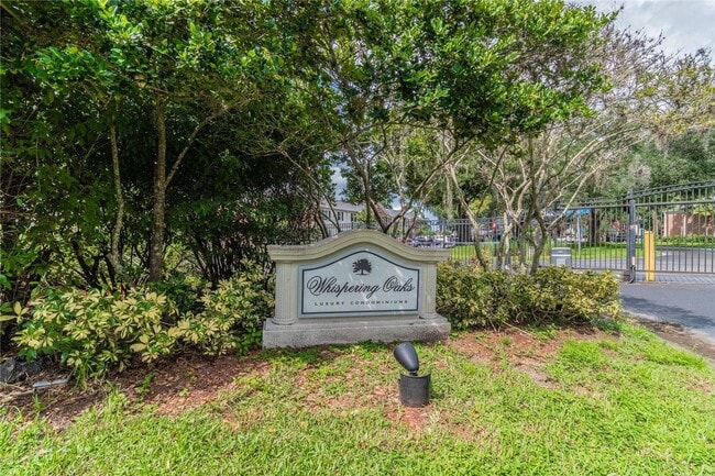 Photo - Waterfront 2/1 Condo on Lake Magdalene Unidad 201