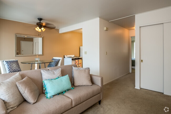 2 BR, 1 BA - 724SF