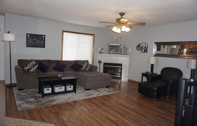 Photo - Lake Shore 4 Bedrooms