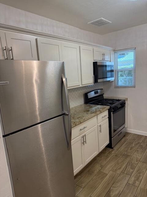 Building Photo - 2537 E Clarendon Ave Unit Apt 2