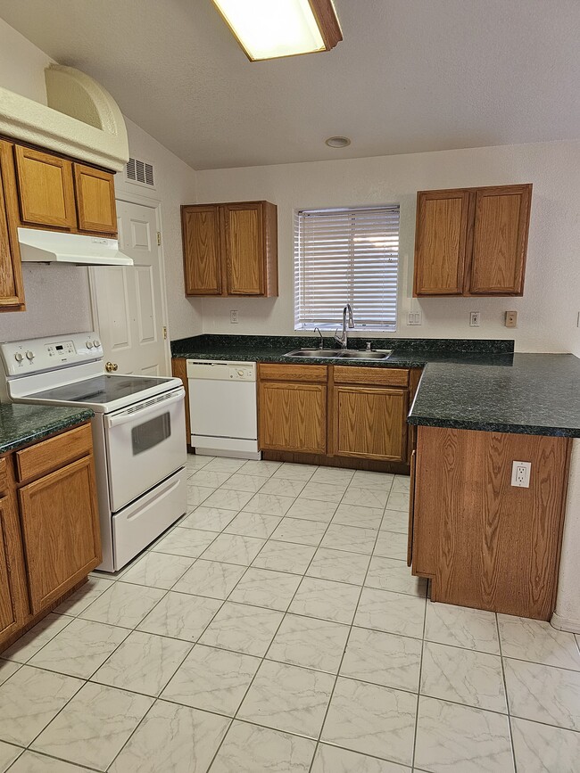 Kitchen - 3035 Kiowa Blvd N