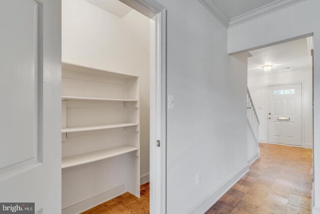 Photo - 3265 Sutton Pl NW