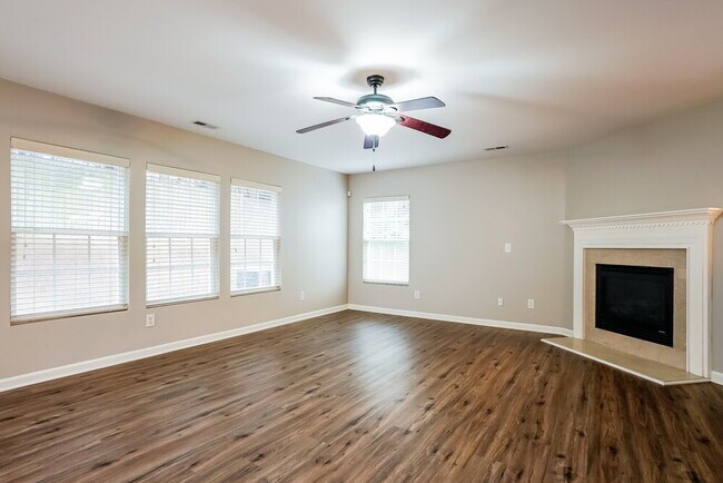 Photo - 120 Smart Ct