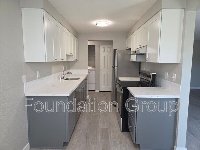 Photo - 938 N 100th St