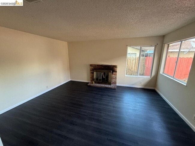 Photo - 2112 Banyan Way