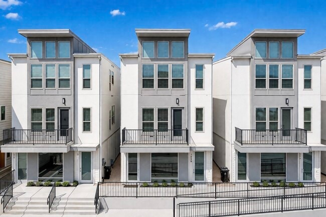 Building Photo - 389 N Centro Cir