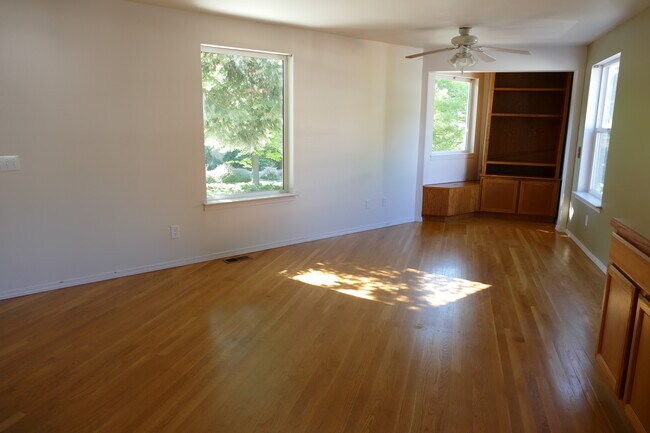 Photo - 4727 Sand Point Way NE