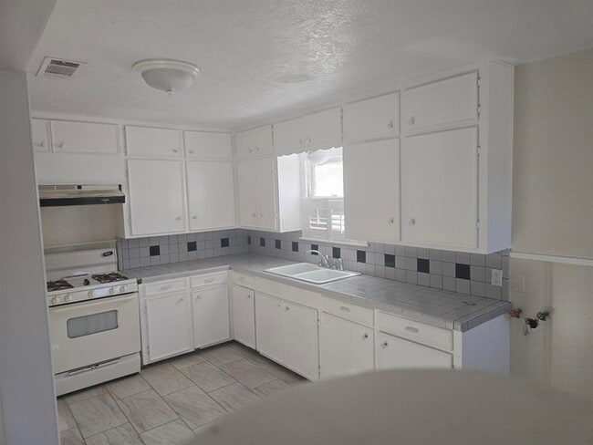 Photo - 1795 Euclid St