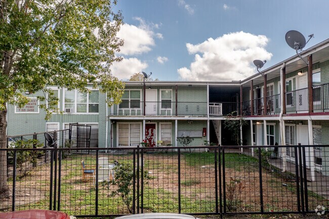 Photo - Perry Street Apartments