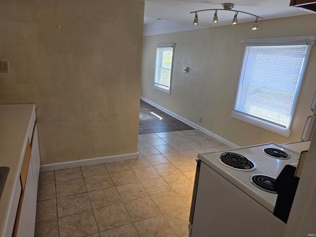 Photo - 2301 E 5th St