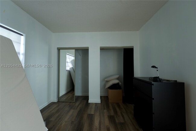 Building Photo - 1025 SW 12th St Unit 0