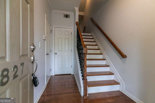 Photo - 827 Charles Bank Ave SE