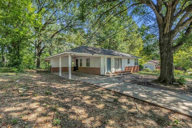 Photo - 800 Lydgate Rd