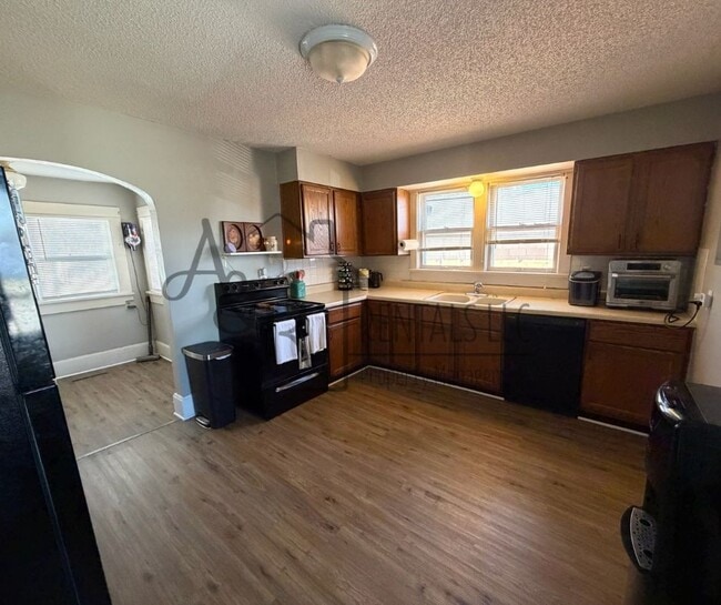 Photo - 311 S Elm St