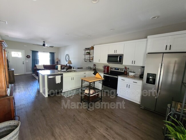 Photo - 161 SW Yulan St Unidad 102