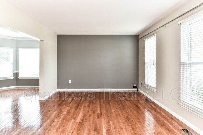 Photo - 6033 Woodlake Ln