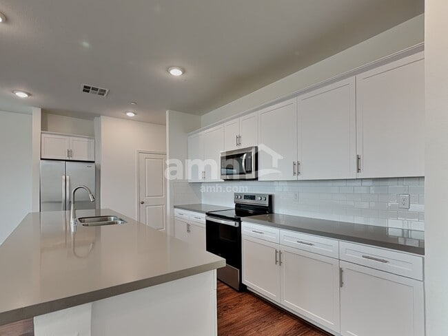 Photo - 3328 Blodwen St