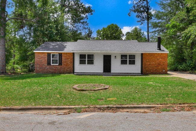 Photo - 2404 Southdale Dr House