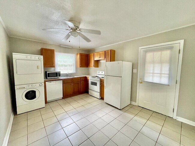 Photo - 202 W Poplar Ave Unit A