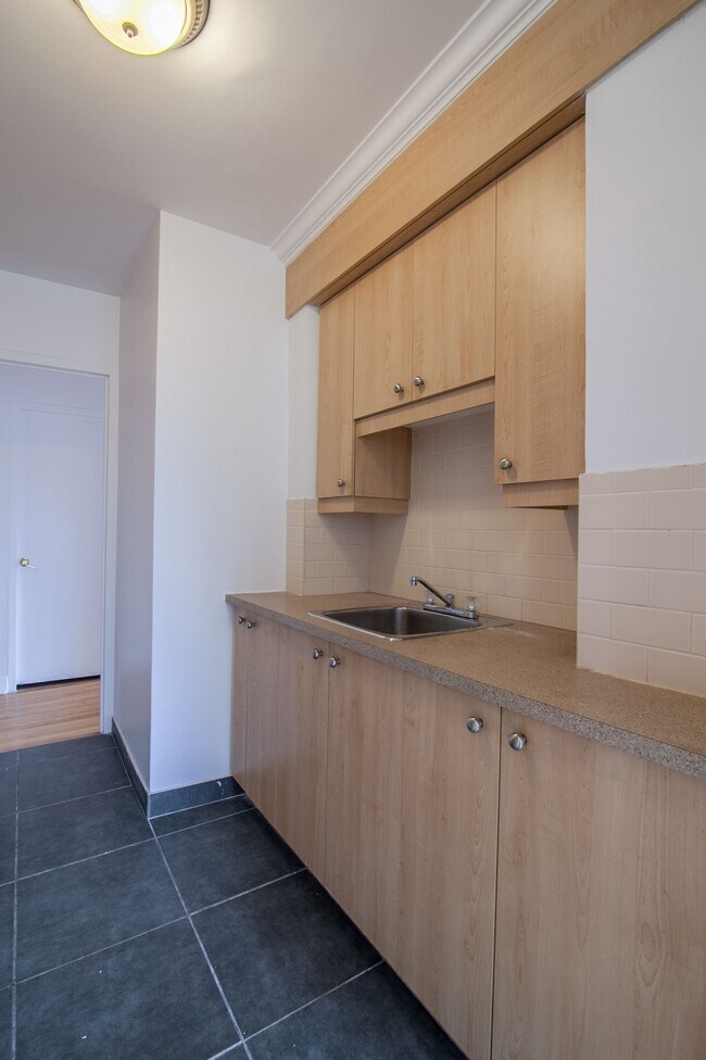 Photo - 6525 Côte-Saint-Luc Unit 408