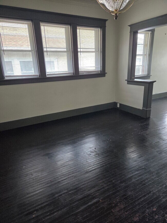 Photo - 429 W Hanssler Pl