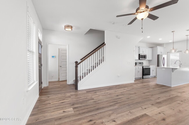 Photo - 413 Raven Ln