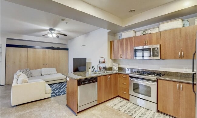 Building Photo - 561 Pacific St Unit 7 Rental