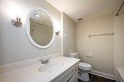 2BR, 2BA - 800SF - Primary Bathroom