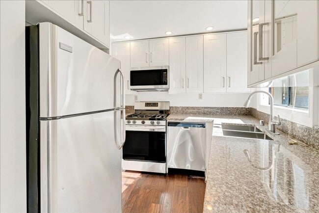 Photo - 18620 Burbank Blvd Unidad 104