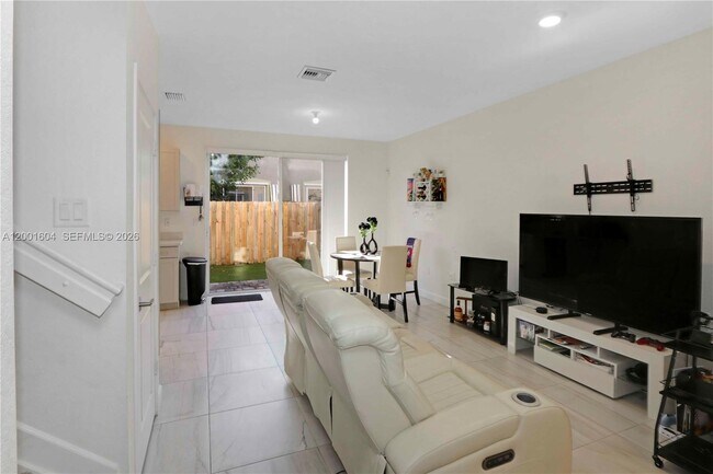 Photo - 2432 SE 10th St