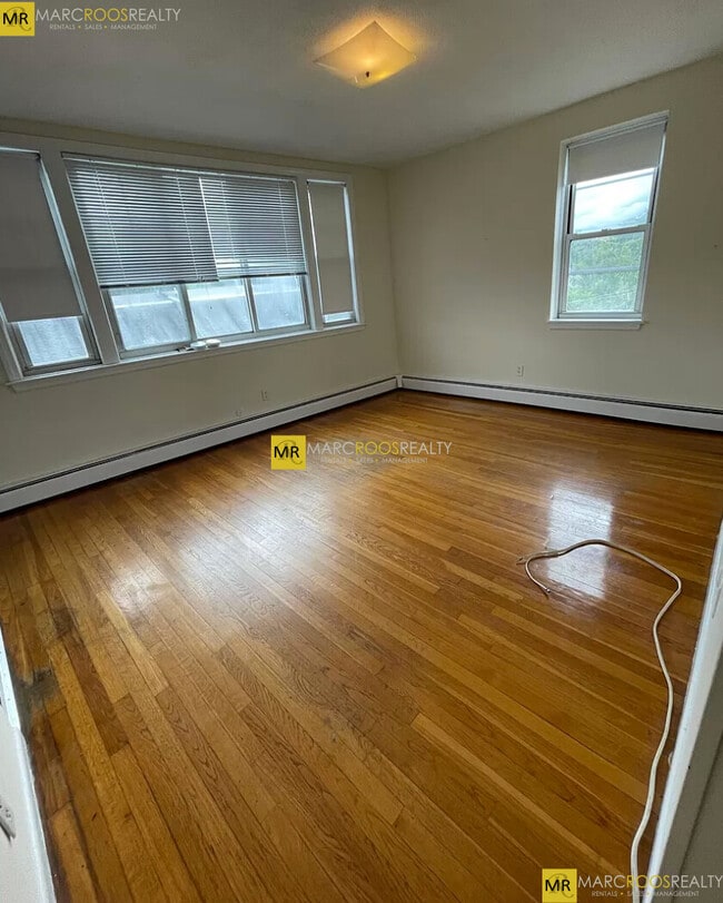 Building Photo - 160 N Beacon St