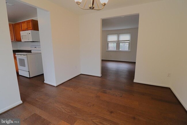 Photo - 138 Sharpstead Ln