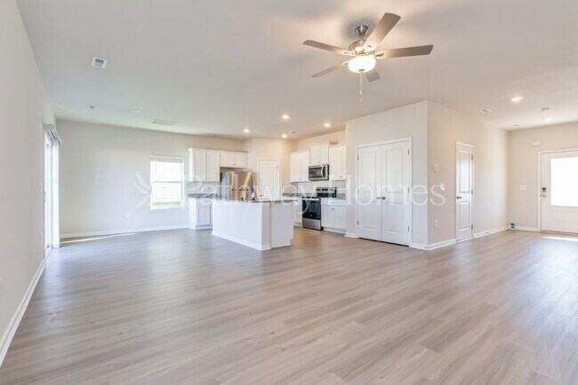 Photo - 2041 Transatlantic Ave