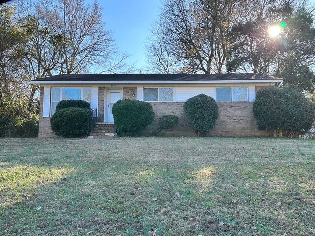 Adorable 3 Bedroom Home in Windsor Park! - Adorable 3 Bedroom Home in Windsor Park!