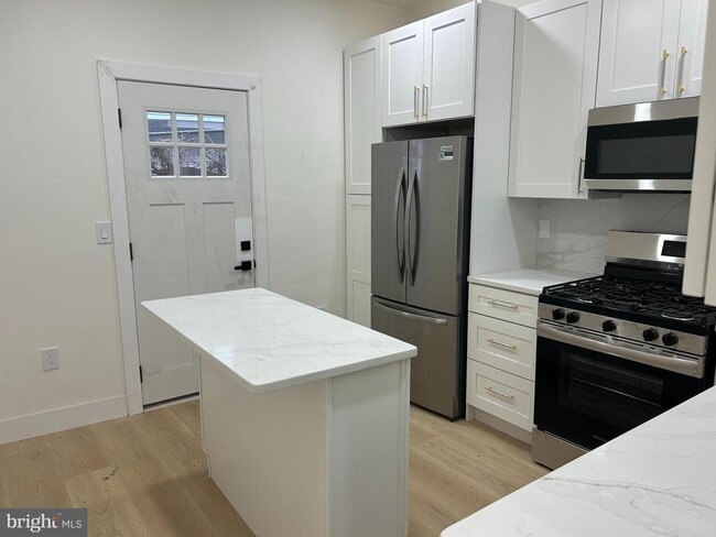 Building Photo - 2214 S 17th St Unit 1 Rental